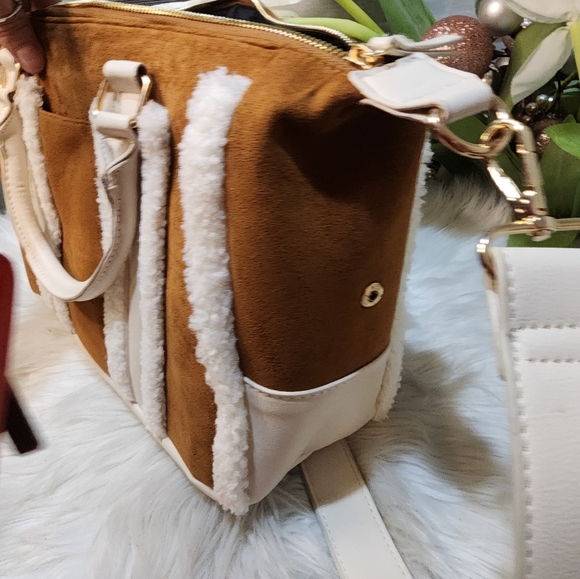 Bearpaw Women's Fashion Duffle Satchel Handbag for Travel, School, Business - Picture 5 of 10